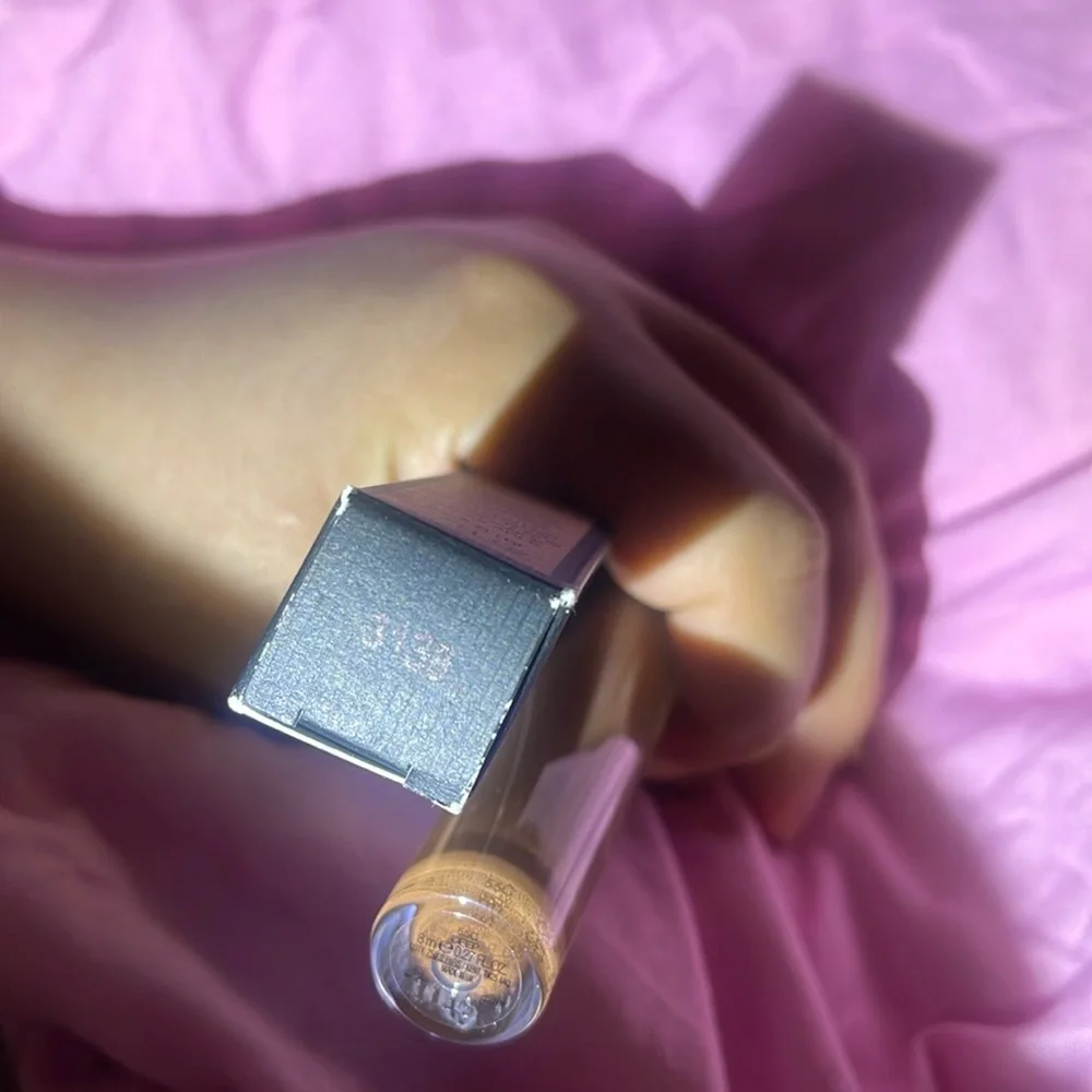 Gucci Concentré de Beauté Multi-Use Crease Proof and Hydrating Concealer